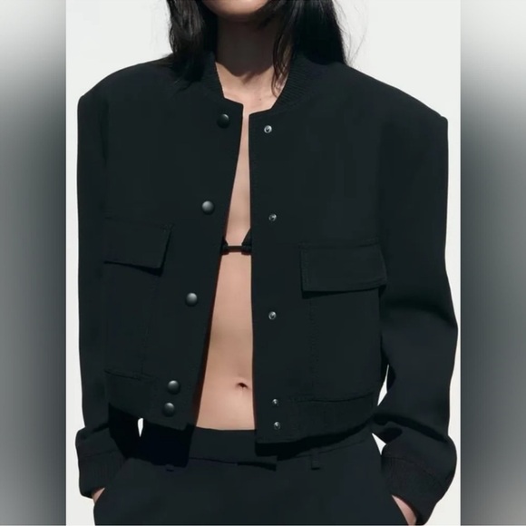 ZARA VIRAL JACKET
MAXI POCKET BOMBER
BLACK 0/3736/245/800/03 - Picture 2 of 5